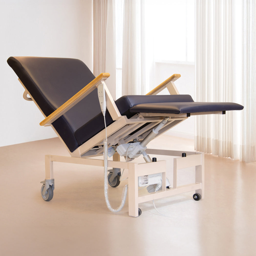 Roma Medical Eliot Tilt-in-Space® Chair. Designed for Hospitals and Nursing Homes. Auto Reclining & Easily Cleaned!