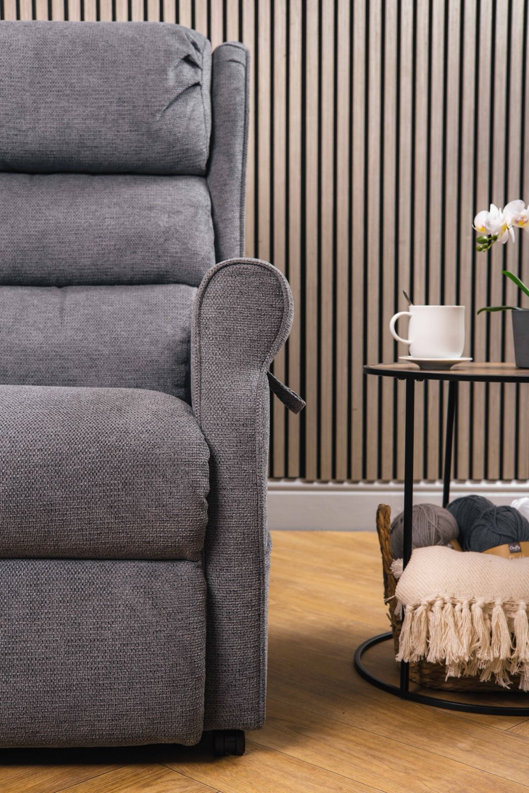Easy Motion Sonnet Riser Recliner. Includes Free Delivery With Engineer Installation And 5 Years Warranty!