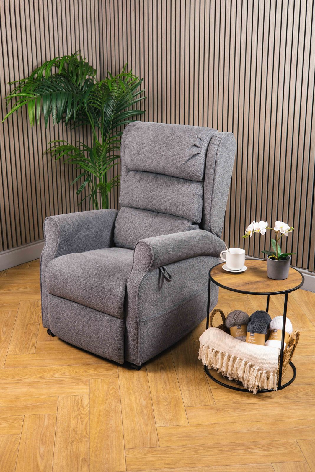 Easy Motion Sonnet Riser Recliner. Includes Free Delivery With Engineer Installation And 5 Years Warranty!
