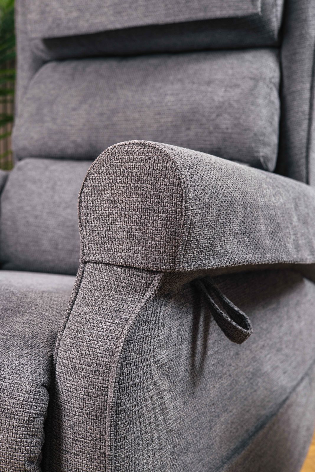 Easy Motion Sonnet Riser Recliner. Includes Free Delivery With Engineer Installation And 5 Years Warranty!
