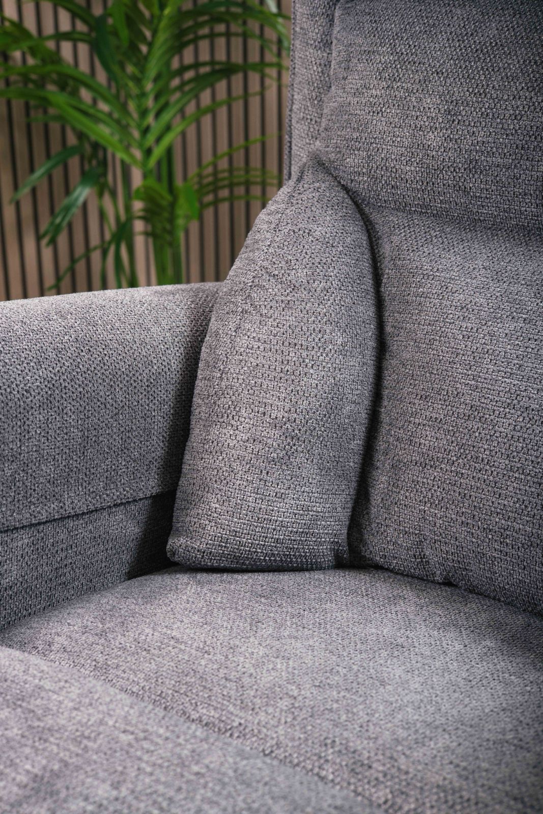 Easy Motion Rhyme Riser Recliner. Includes Free Delivery With Engineer Installation And 5 Years Warranty!