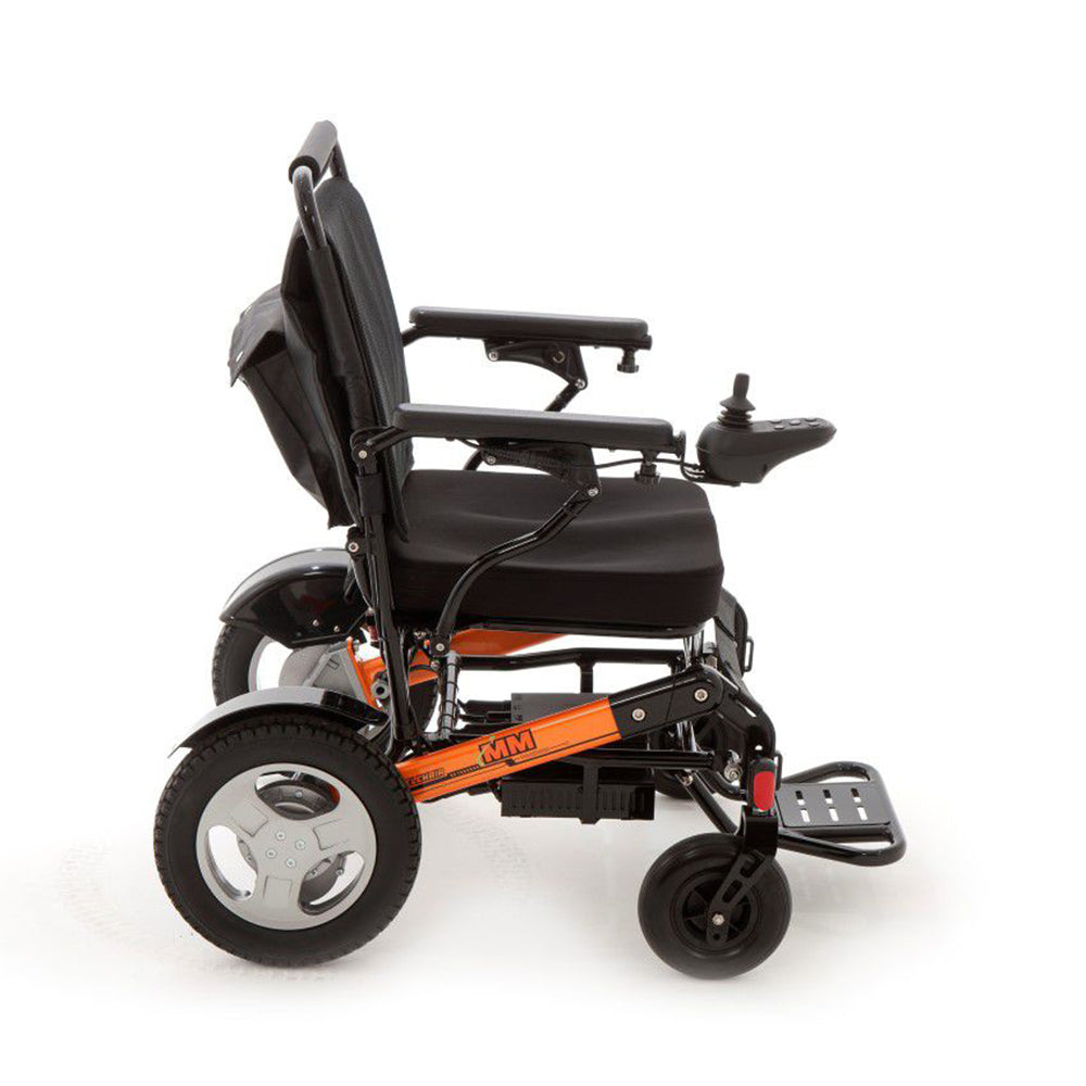 Lightweight foldable electric clearance wheelchair